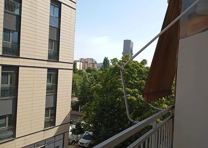 Sina Appartamento in condominio Tirana